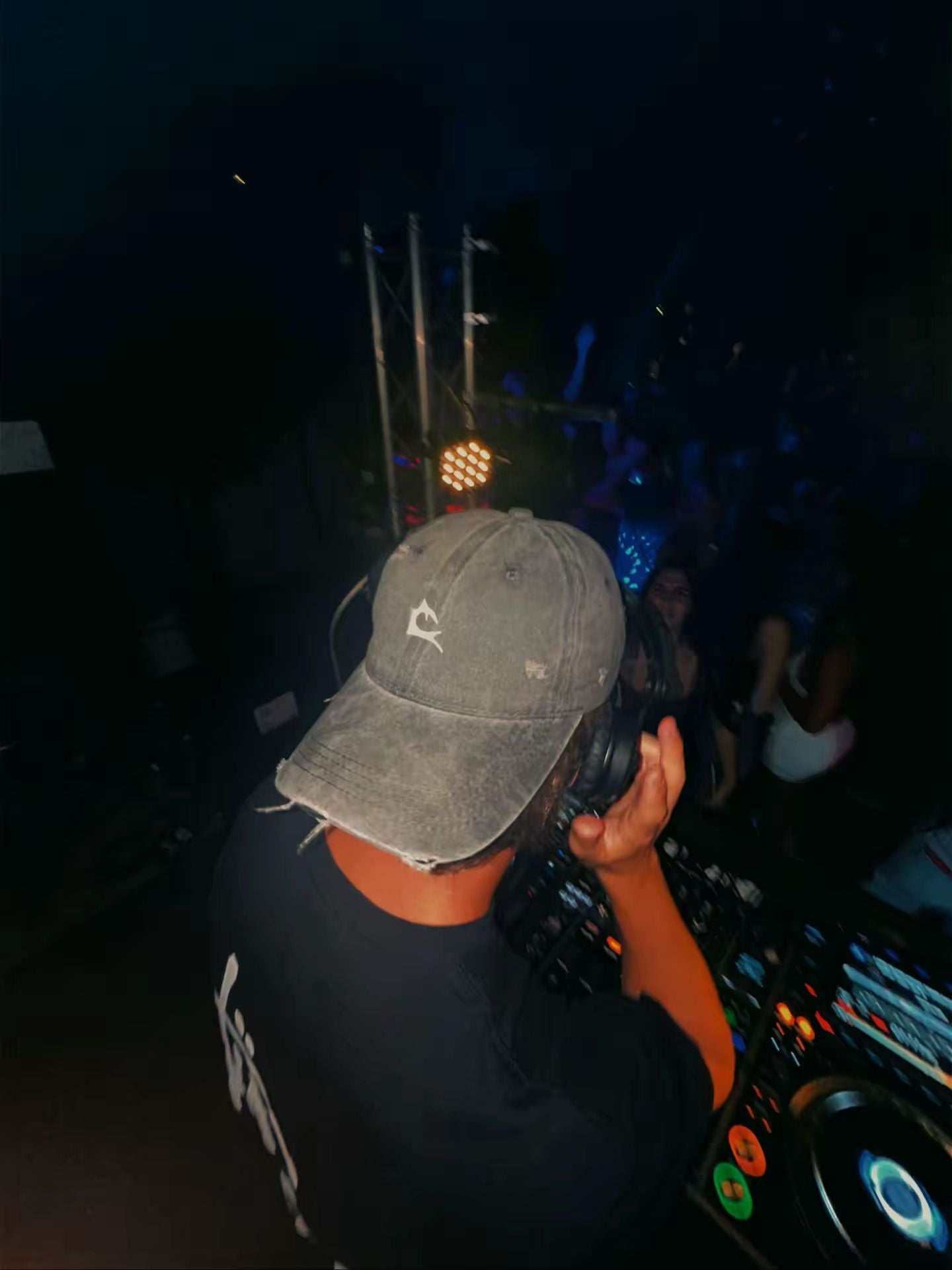 כובע קלארו משופשף שחור