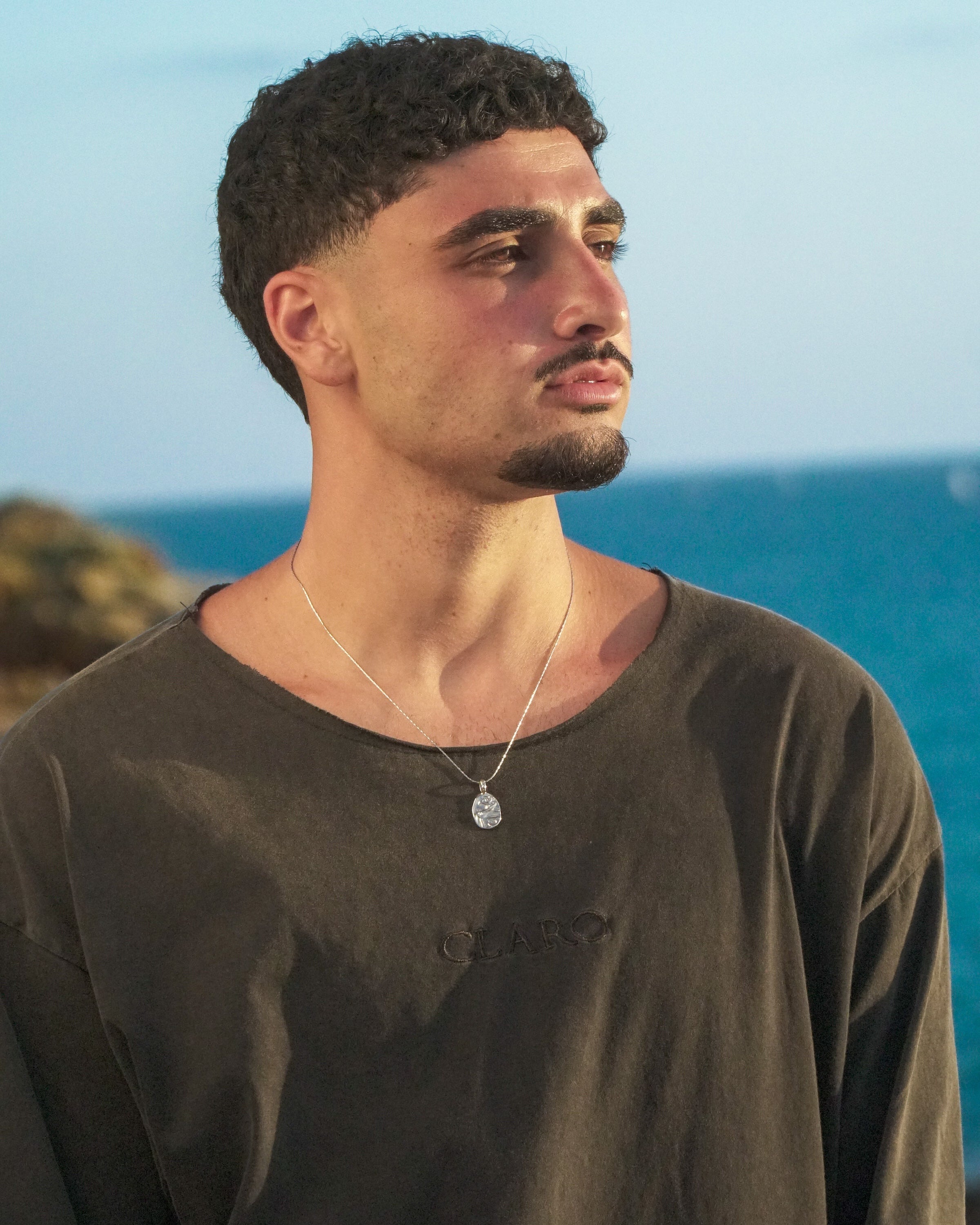 חולצת פאץ' משופשפת אפורה