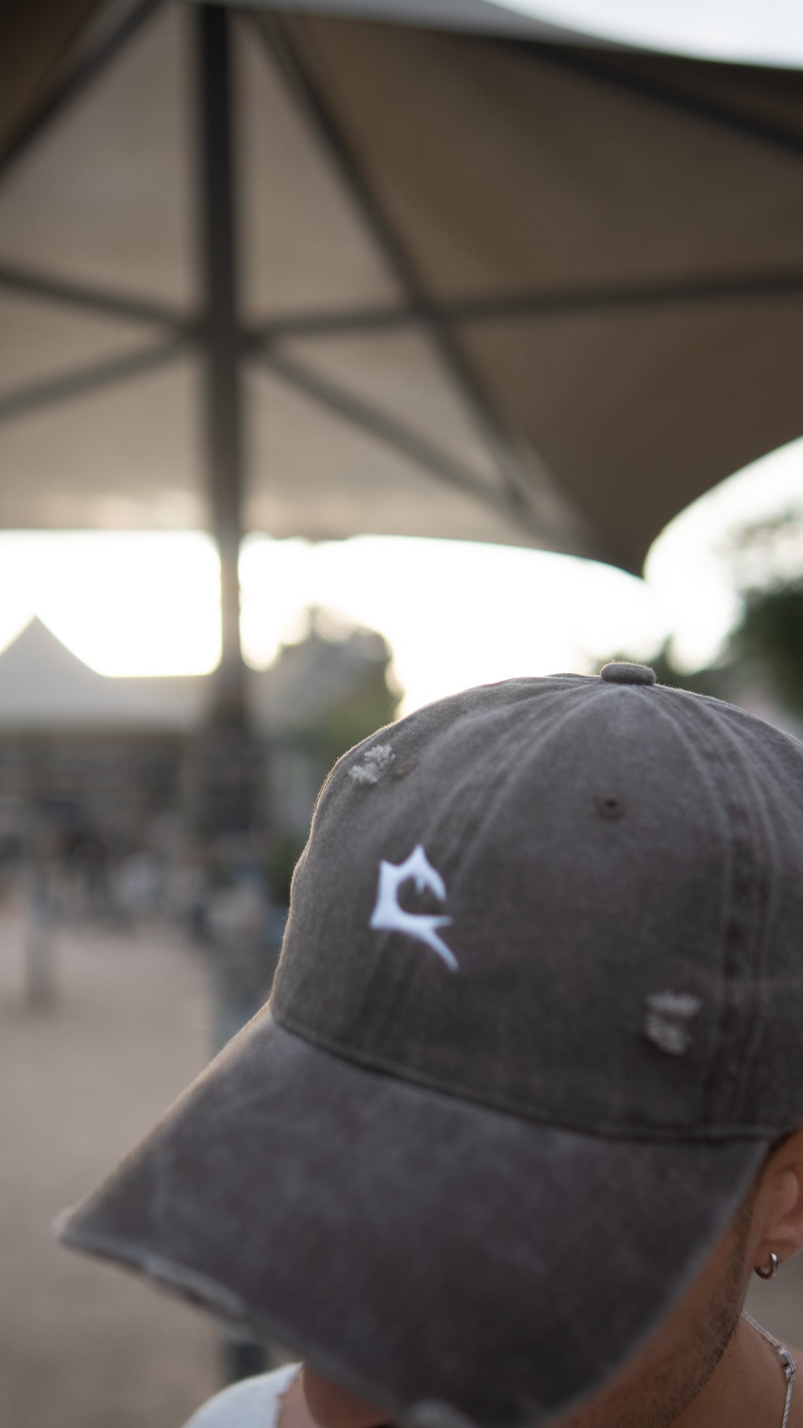 כובע קלארו משופשף חום