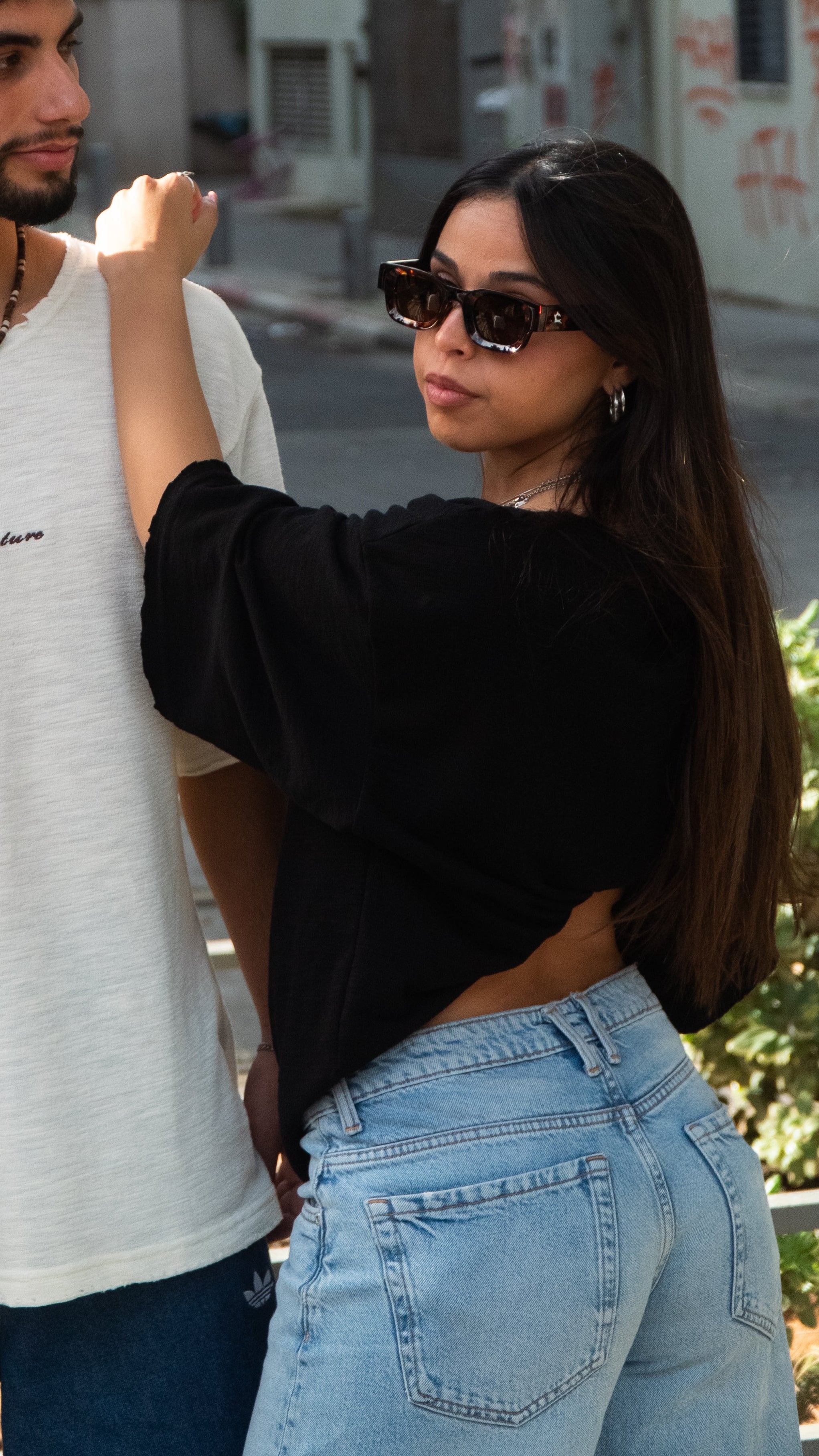 חולצת קלארו שחורה קצרה